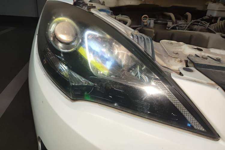 Used Chery Fengyun 2 2013 Hatchback 1.5L Manual Ruiyi Edition Right Front Headlight