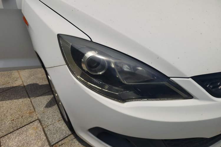 Used Chery Fengyun 2 2013 Hatchback 1.5L AMT Ruìyì Edition Right Front Headlight