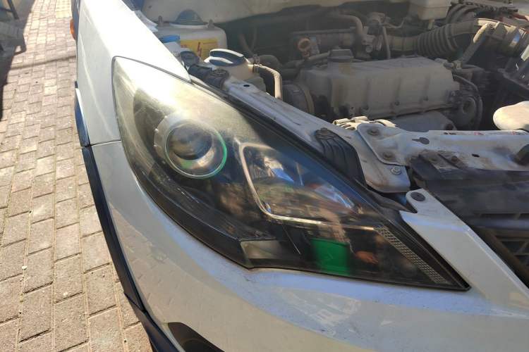 Used Chery Fengyun 2 2013 Hatchback 1.5L AMT Ruìyì Edition Right Front Headlight