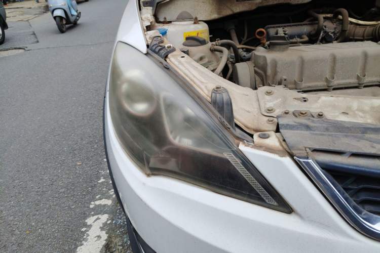 Used Chery Fengyun 2 2013 Hatchback 1.5L Manual Ruiyi Edition Right Front Headlight