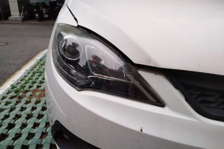 Used Chery Fengyun 2 2013 Hatchback 1.5L Manual Kuaiyi Edition Right Front Headlight