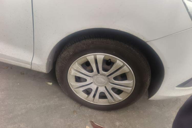 Used Chery Fengyun 2 2013 Hatchback 1.5L AMT Ruìyì Edition Right Front Wheel Hub