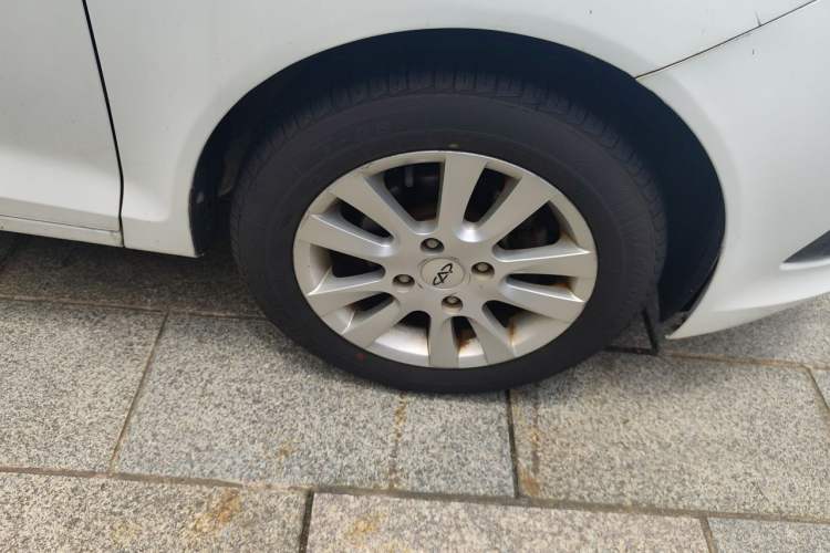 Used Chery Fengyun 2 2013 Hatchback 1.5L AMT Ruìyì Edition Right Front Wheel Hub