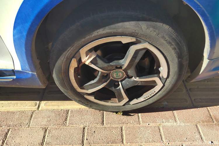 Used Chery Fengyun 2 2013 Hatchback 1.5L AMT Ruìyì Edition Right Front Wheel Hub
