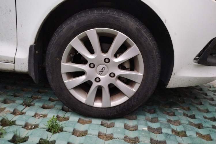 Used Chery Fengyun 2 2013 Hatchback 1.5L Manual Kuaiyi Edition Right Front Wheel Hub