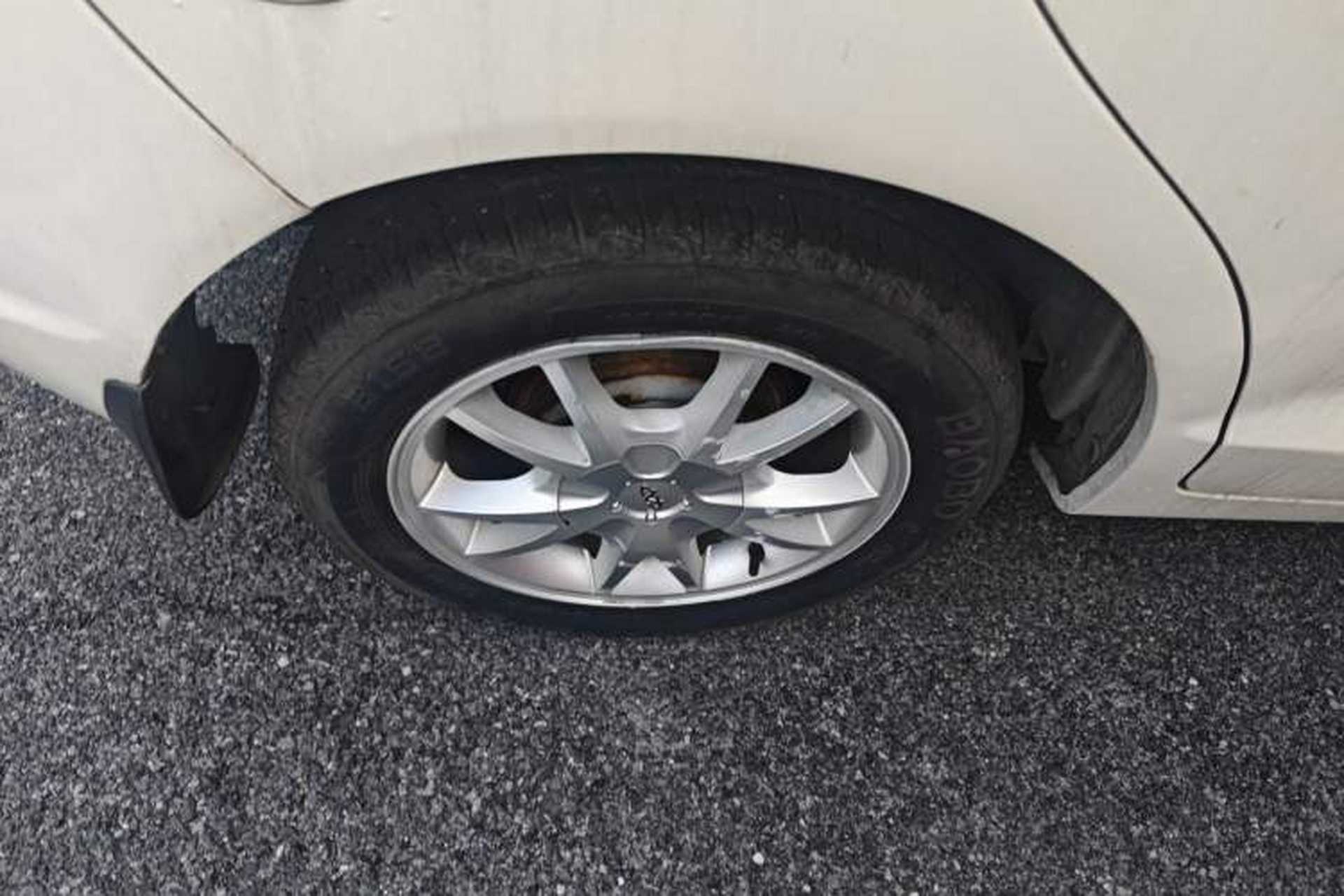 Used Chery Fengyun 2 2013 Hatchback 1.5L AMT Ruìyì Edition Right Rear Wheel Hub