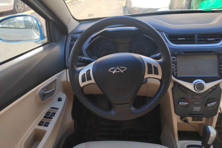 Used Chery Fengyun 2 2013 Hatchback 1.5L AMT Ruìyì Edition Steering Wheel