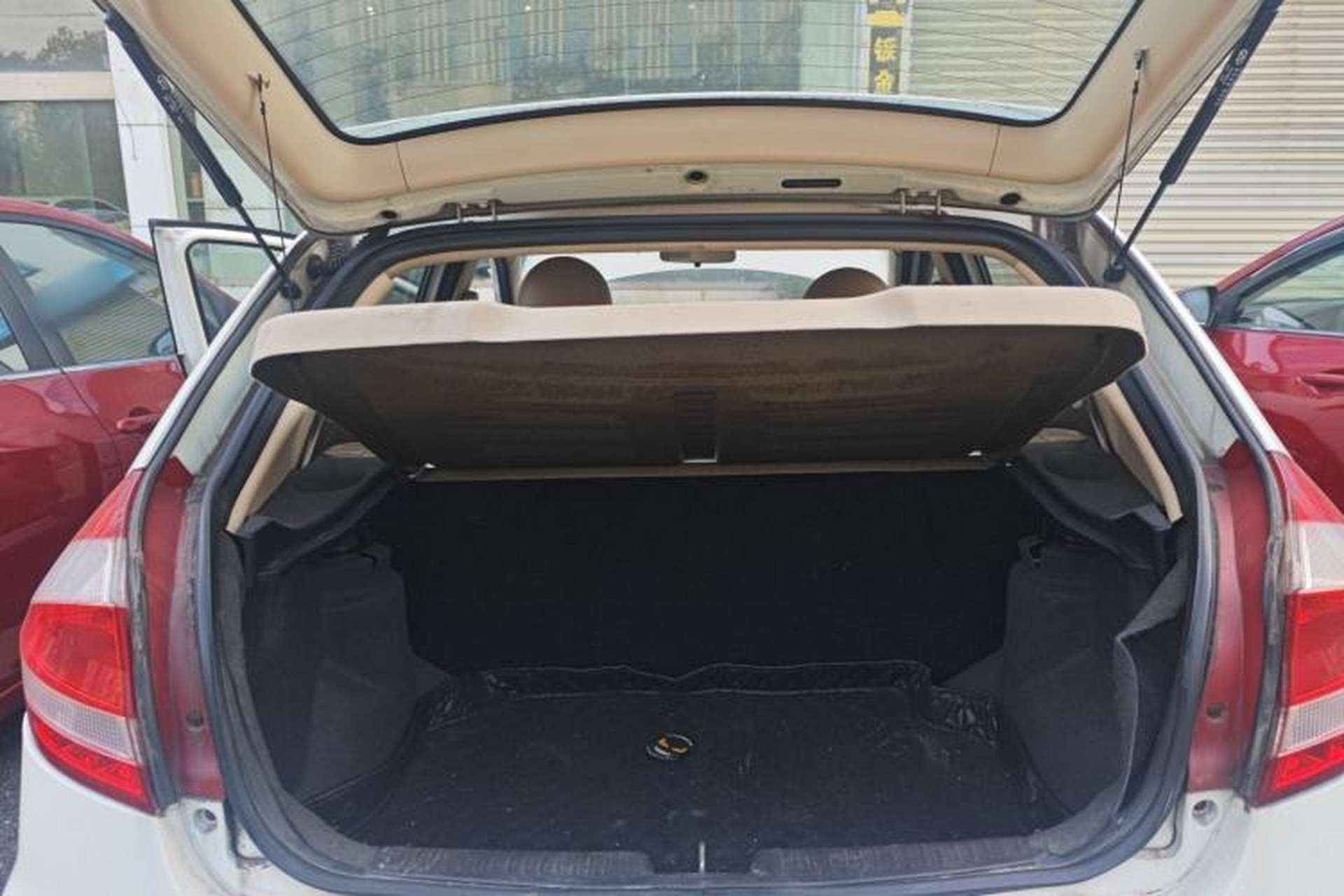 Used Chery Fengyun 2 2013 Hatchback 1.5L AMT Ruìyì Edition Trunk