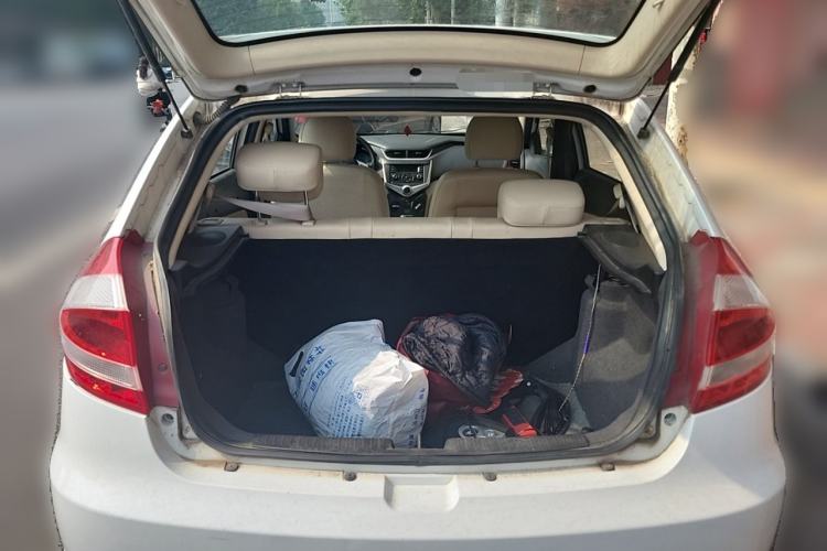 Used Chery Fengyun 2 2013 Hatchback 1.5L Manual Ruiyi Edition Trunk