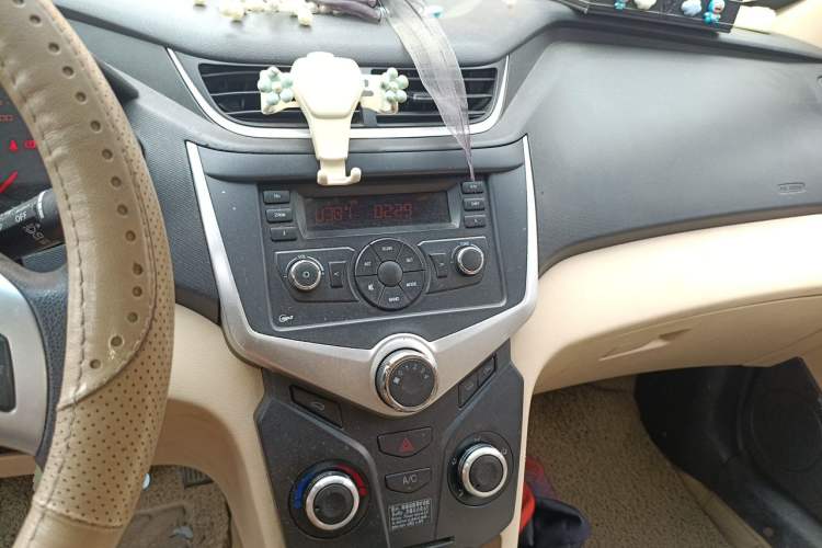 Used Chery Fengyun 2 2013 Hatchback 1.5L Manual Kuaiyi Edition Audio And AC Panel
