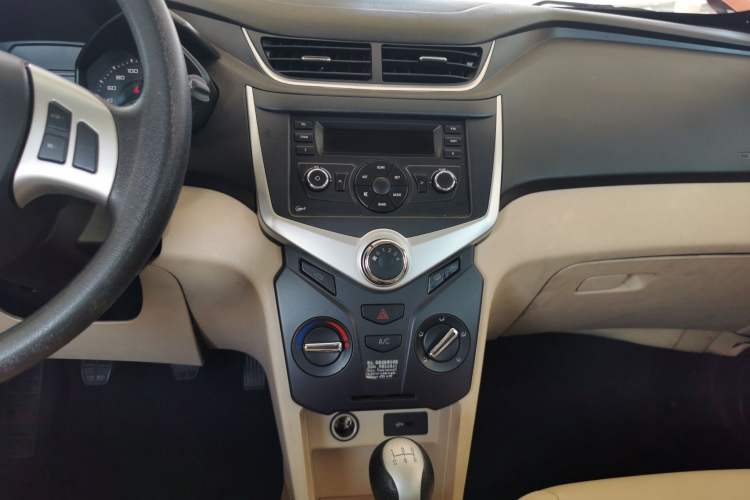 Used Chery Fengyun 2 2013 Hatchback 1.5L Manual Ruiyi Edition Audio And AC Panel