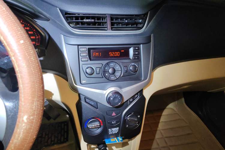 Used Chery Fengyun 2 2013 Hatchback 1.5L Manual Ruiyi Edition Audio And AC Panel
