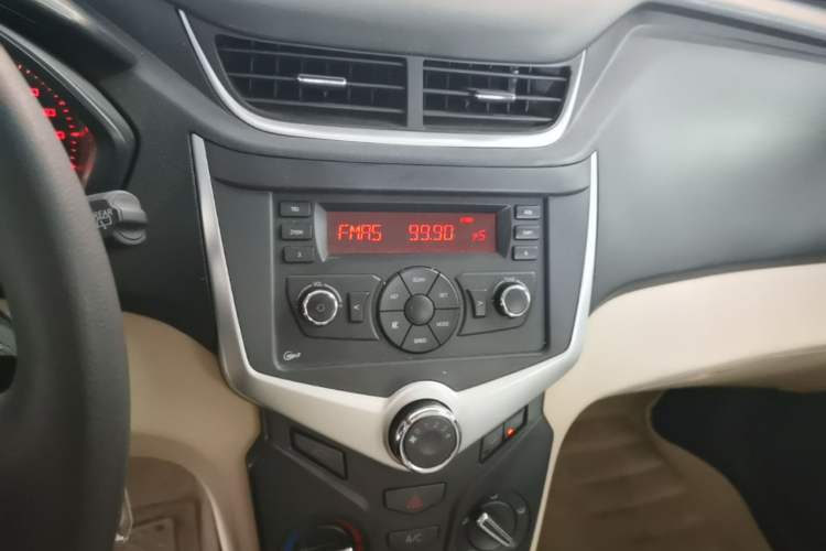 Used Chery Fengyun 2 2013 Hatchback 1.5L Manual Ruiyi Edition Audio And AC Panel