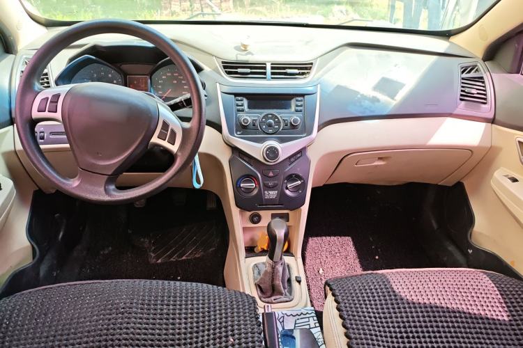 Used Chery Fengyun 2 2013 Hatchback 1.5L Manual Ruiyi Edition Center Console
