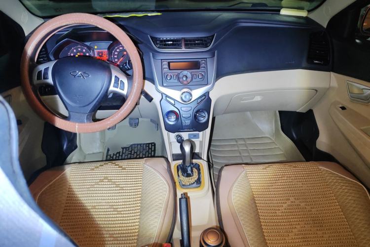 Used Chery Fengyun 2 2013 Hatchback 1.5L Manual Ruiyi Edition Center Console