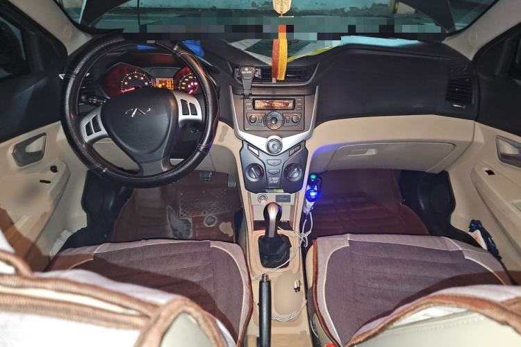 Used Chery Fengyun 2 2013 Hatchback 1.5L Manual Ruiyi Edition Center Console