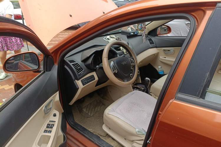 Used Chery Fengyun 2 2013 Hatchback 1.5L Manual Kuaiyi Edition Driver Seat