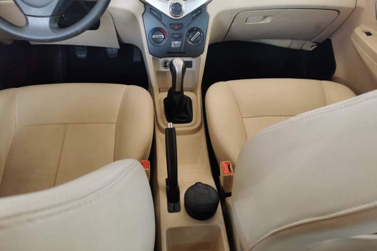 Used Chery Fengyun 2 2013 Hatchback 1.5L Manual Ruiyi Edition Gear Lever