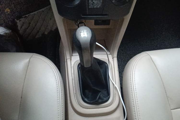 Used Chery Fengyun 2 2013 Hatchback 1.5L Manual Kuaiyi Edition Gear Lever