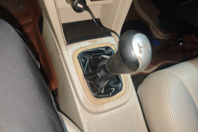 Used Chery Fengyun 2 2013 Hatchback 1.5L Manual Ruiyi Edition Gear Lever