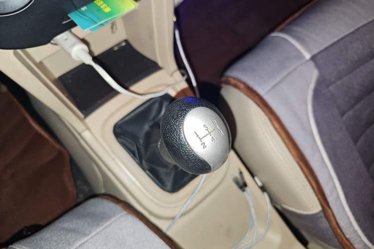 Used Chery Fengyun 2 2013 Hatchback 1.5L Manual Ruiyi Edition Gear Lever