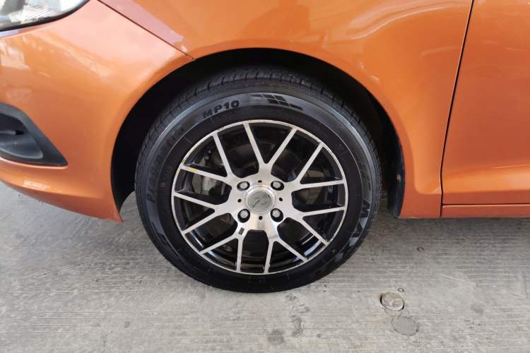 Used Chery Fengyun 2 2013 Hatchback 1.5L Manual Ruiyi Edition Left Front Wheel Hub