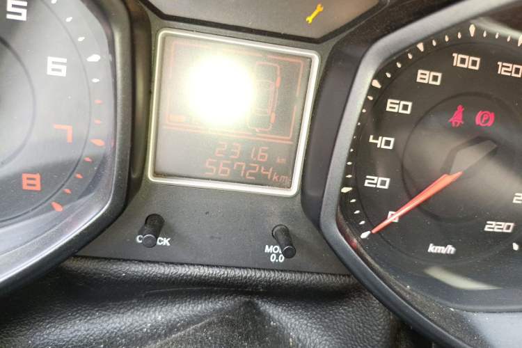 Used Chery Fengyun 2 2013 Hatchback 1.5L Manual Ruiyi Edition Odometer Close Up