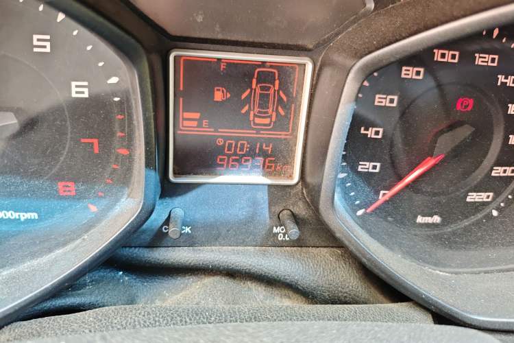 Used Chery Fengyun 2 2013 Hatchback 1.5L Manual Ruiyi Edition Odometer Close Up