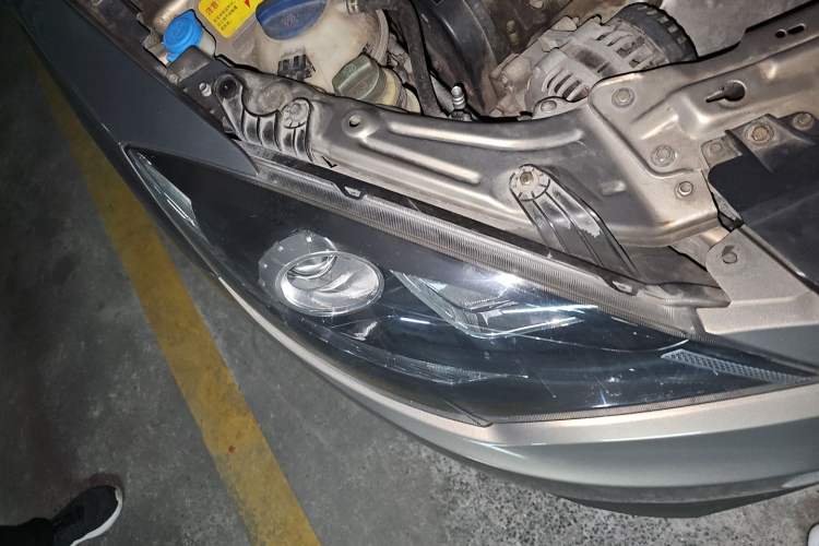 Used Chery Fengyun 2 2013 Hatchback 1.5L Manual Ruiyi Edition Right Front Headlight