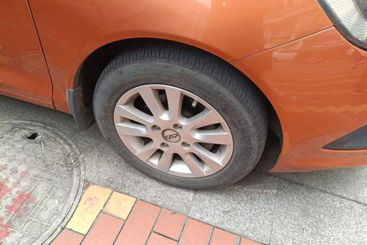 Used Chery Fengyun 2 2013 Hatchback 1.5L Manual Kuaiyi Edition Right Front Wheel Hub