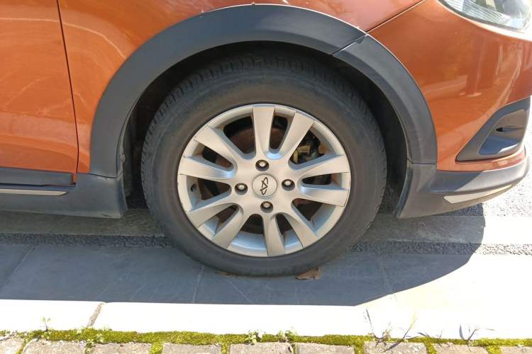 Used Chery Fengyun 2 2013 Hatchback 1.5L Manual Ruiyi Edition Right Front Wheel Hub