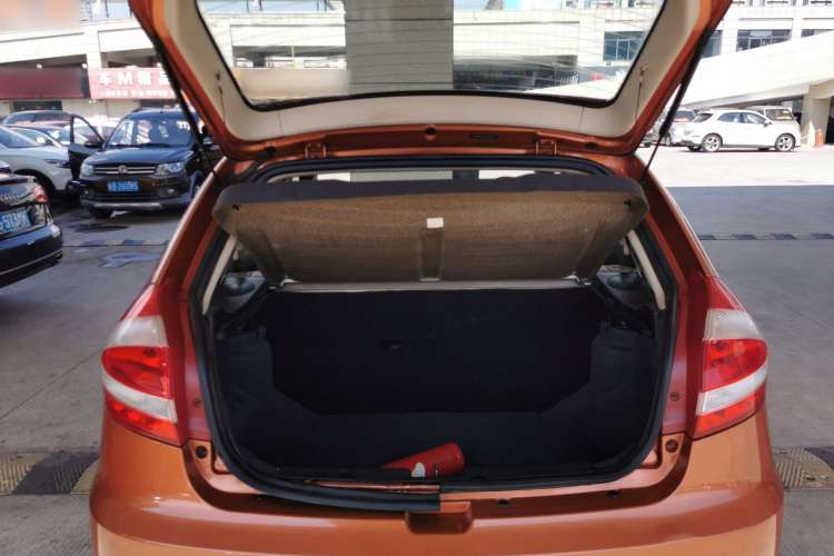 Used Chery Fengyun 2 2013 Hatchback 1.5L Manual Ruiyi Edition Trunk