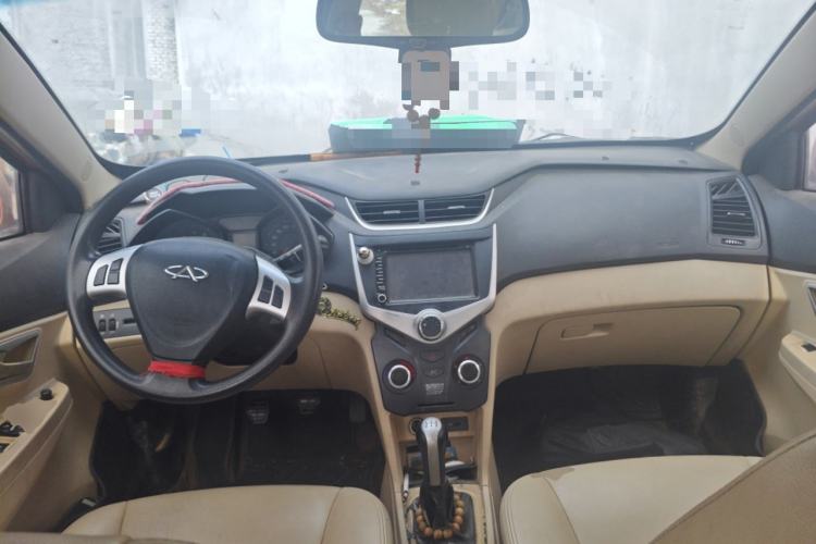 Used Chery Fengyun 2 2014 Hatchback 1.5L Manual New Youth Edition Center Console