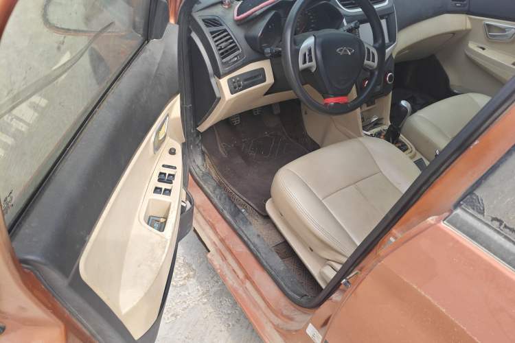 Used Chery Fengyun 2 2014 Hatchback 1.5L Manual New Youth Edition Driver Seat