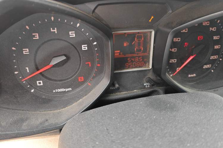 Used Chery Fengyun 2 2014 Hatchback 1.5L Manual New Youth Edition Odometer Close Up