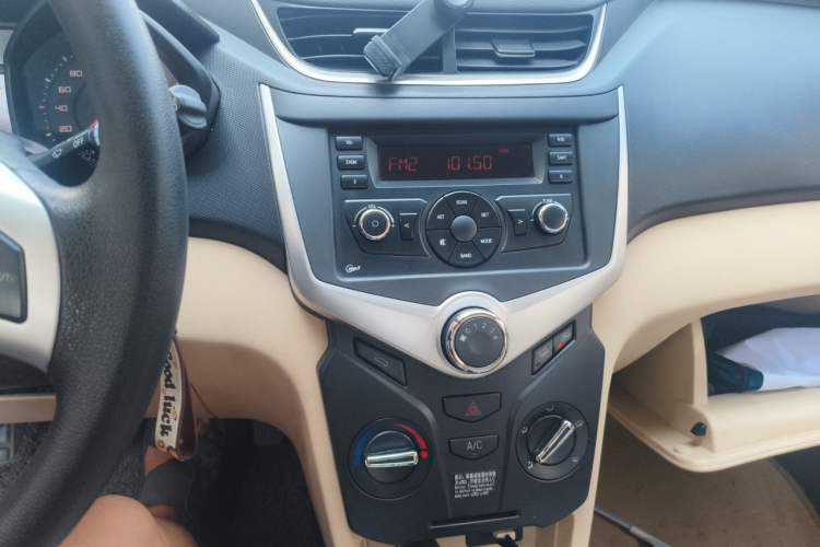 Used Chery Fengyun 2 2014 Hatchback 1.5L Manual New Youth Edition Audio And AC Panel