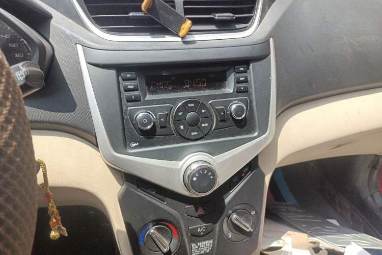 Used Chery Fengyun 2 2014 Hatchback 1.5L Manual New Youth Edition Audio And AC Panel