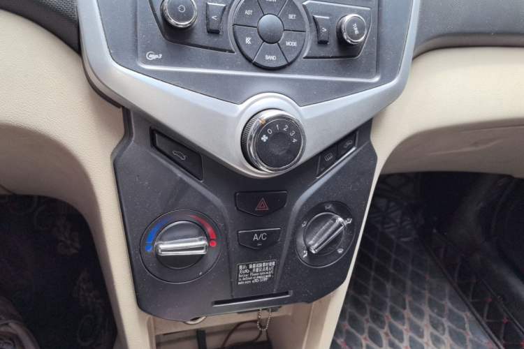 Used Chery Fengyun 2 2014 Hatchback 1.5L Manual New Youth Edition Audio And AC Panel