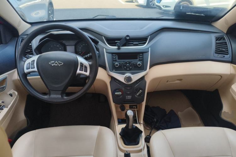 Used Chery Fengyun 2 2014 Hatchback 1.5L Manual New Youth Edition Center Console