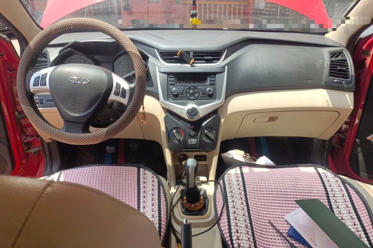 Used Chery Fengyun 2 2014 Hatchback 1.5L Manual New Youth Edition Center Console