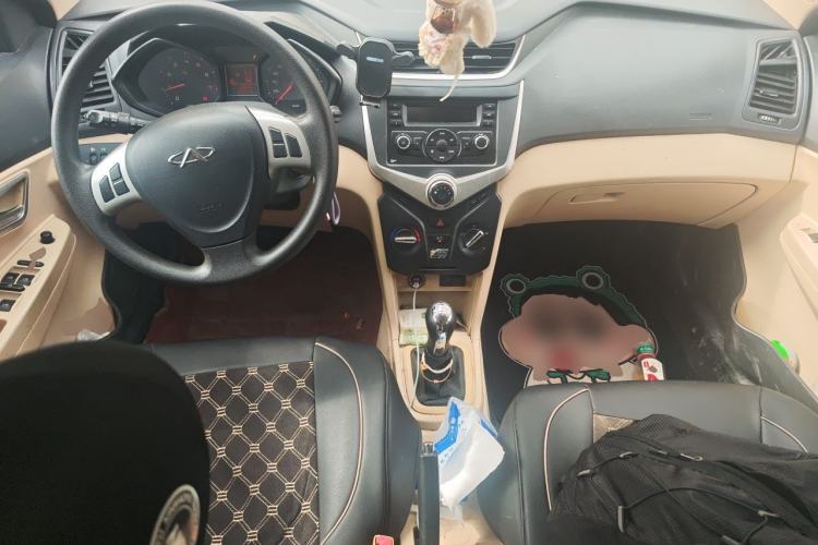 Used Chery Fengyun 2 2014 Hatchback 1.5L Manual New Youth Edition Center Console