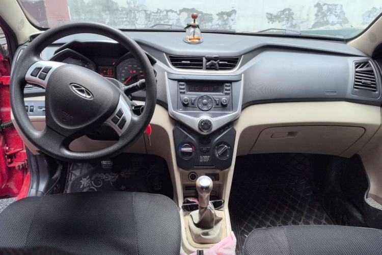 Used Chery Fengyun 2 2014 Hatchback 1.5L Manual New Youth Edition Center Console