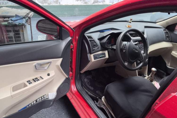 Used Chery Fengyun 2 2014 Hatchback 1.5L Manual New Youth Edition Driver Seat