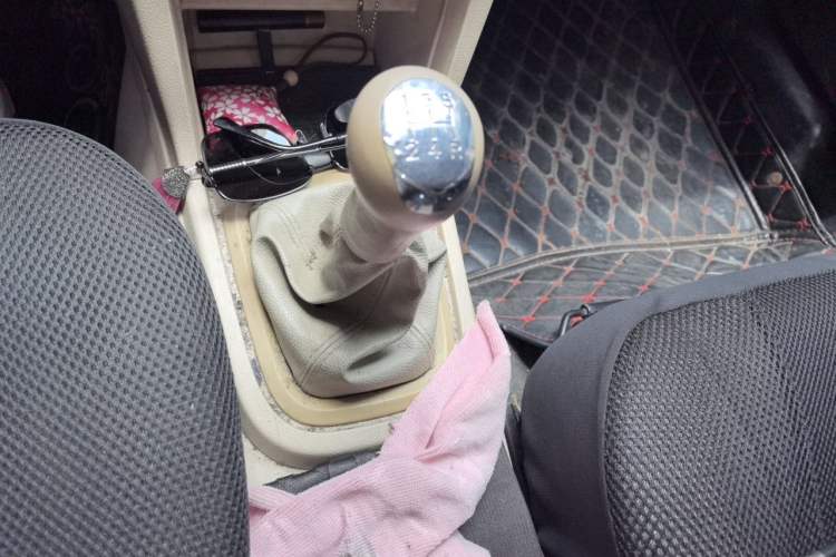Used Chery Fengyun 2 2014 Hatchback 1.5L Manual New Youth Edition Gear Lever