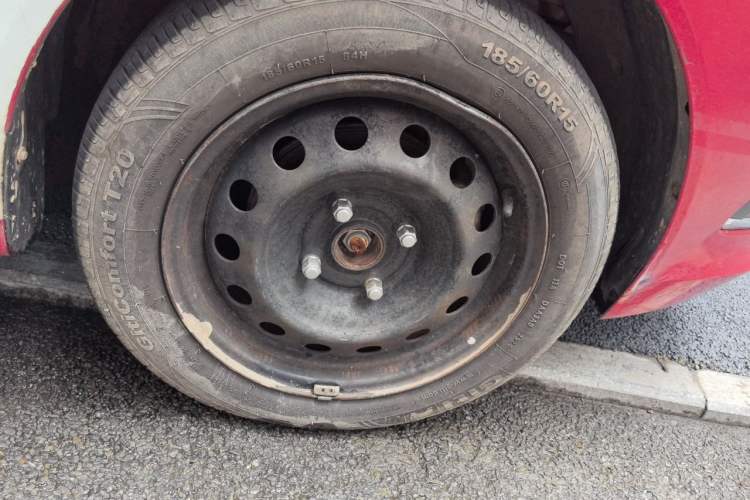 Used Chery Fengyun 2 2014 Hatchback 1.5L Manual New Youth Edition Right Front Wheel Hub