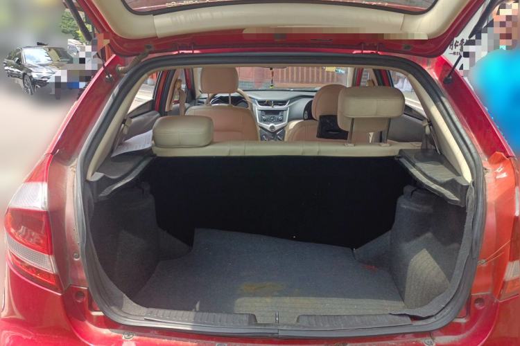 Used Chery Fengyun 2 2014 Hatchback 1.5L Manual New Youth Edition Trunk
