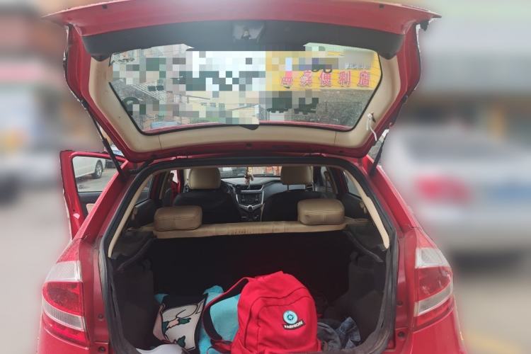 Used Chery Fengyun 2 2014 Hatchback 1.5L Manual New Youth Edition Trunk