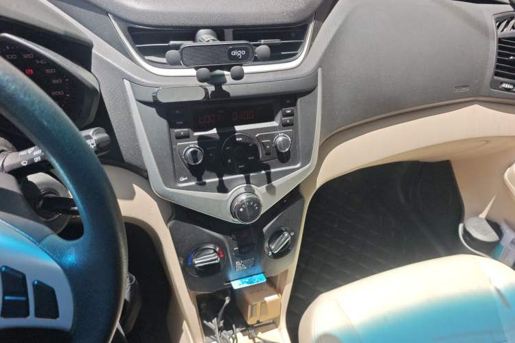 Used Chery Fengyun 2 2014 Hatchback 1.5L Manual New Youth Edition Audio And AC Panel
