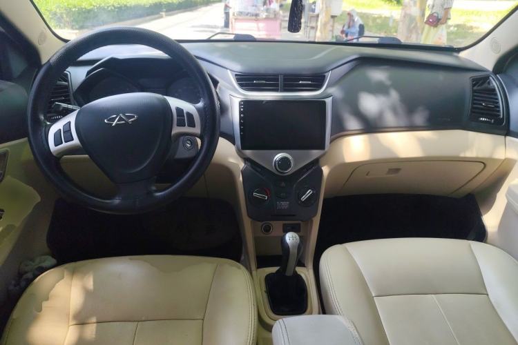 Used Chery Fengyun 2 2014 Hatchback 1.5L Manual New Youth Edition Center Console