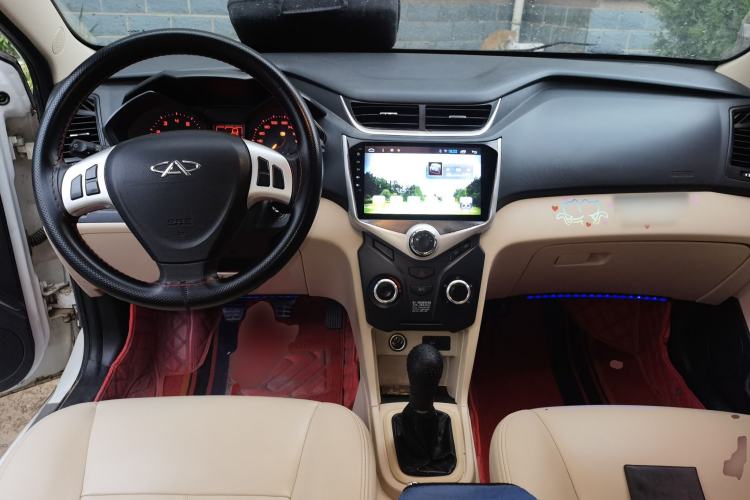 Used Chery Fengyun 2 2014 Hatchback 1.5L Manual New Youth Edition Center Console